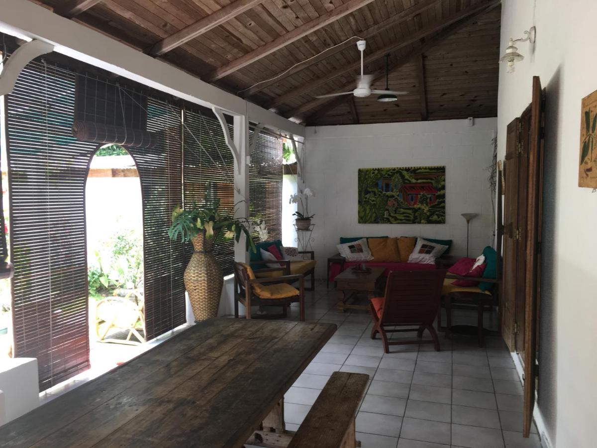 Le Medinilla Bed & Breakfast Bras-Panon Exterior photo