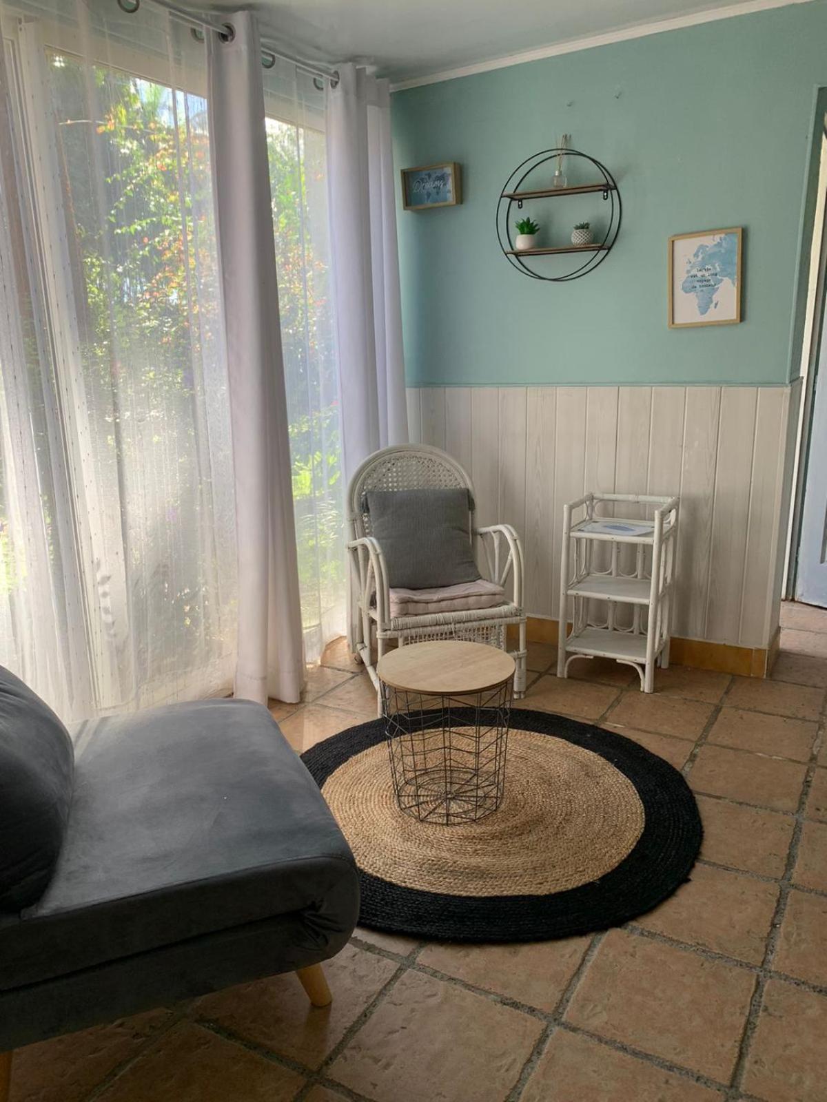 Le Medinilla Bed & Breakfast Bras-Panon Exterior photo