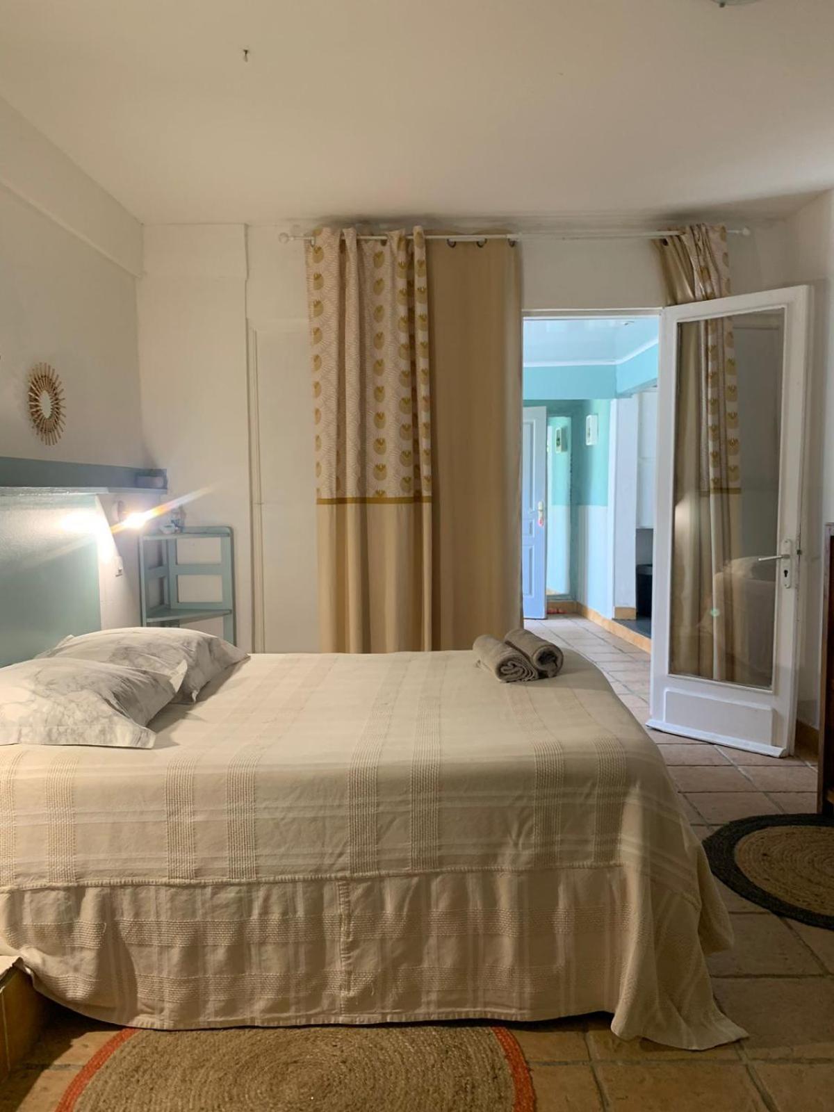 Le Medinilla Bed & Breakfast Bras-Panon Exterior photo
