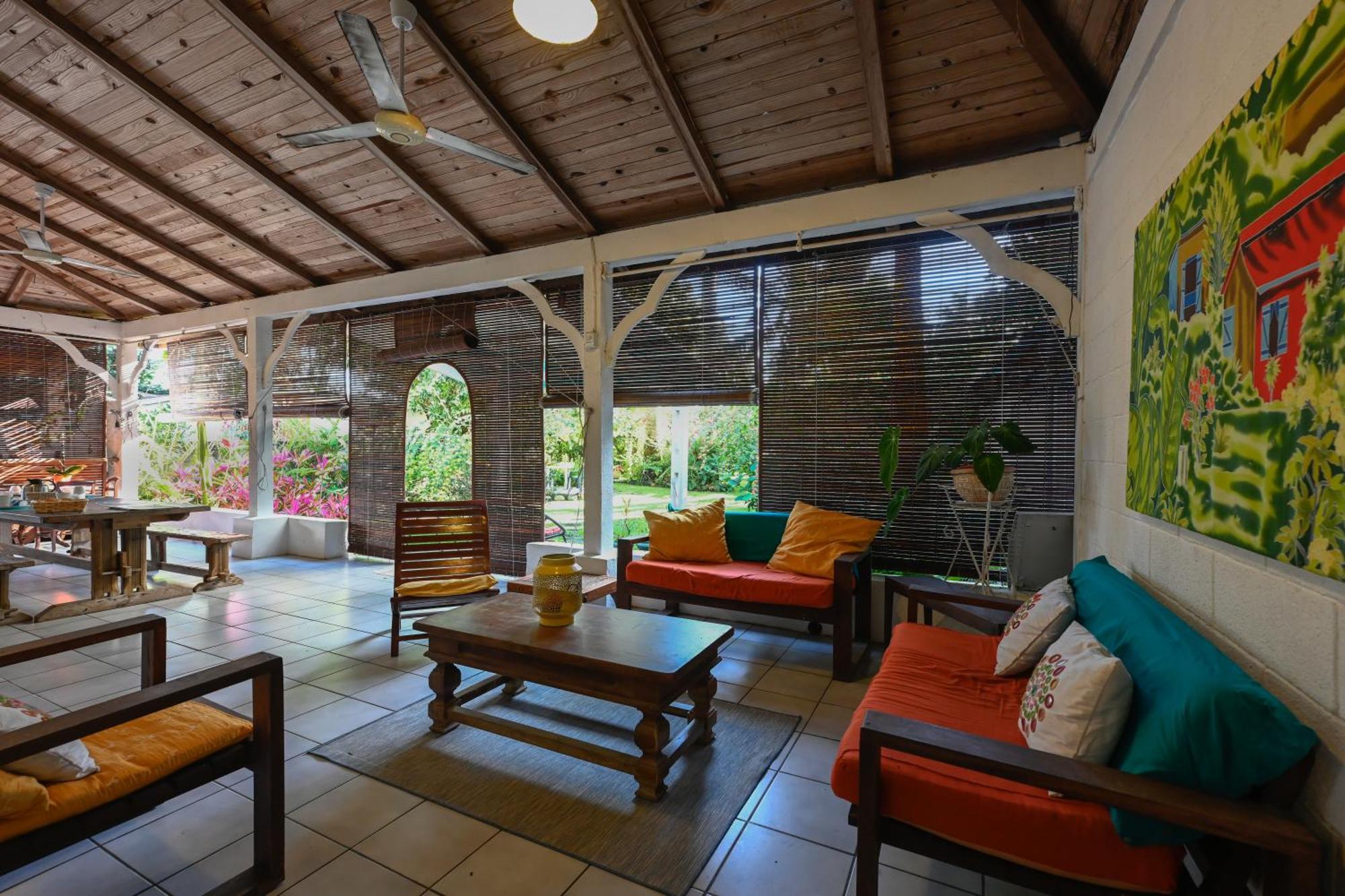 Le Medinilla Bed & Breakfast Bras-Panon Exterior photo