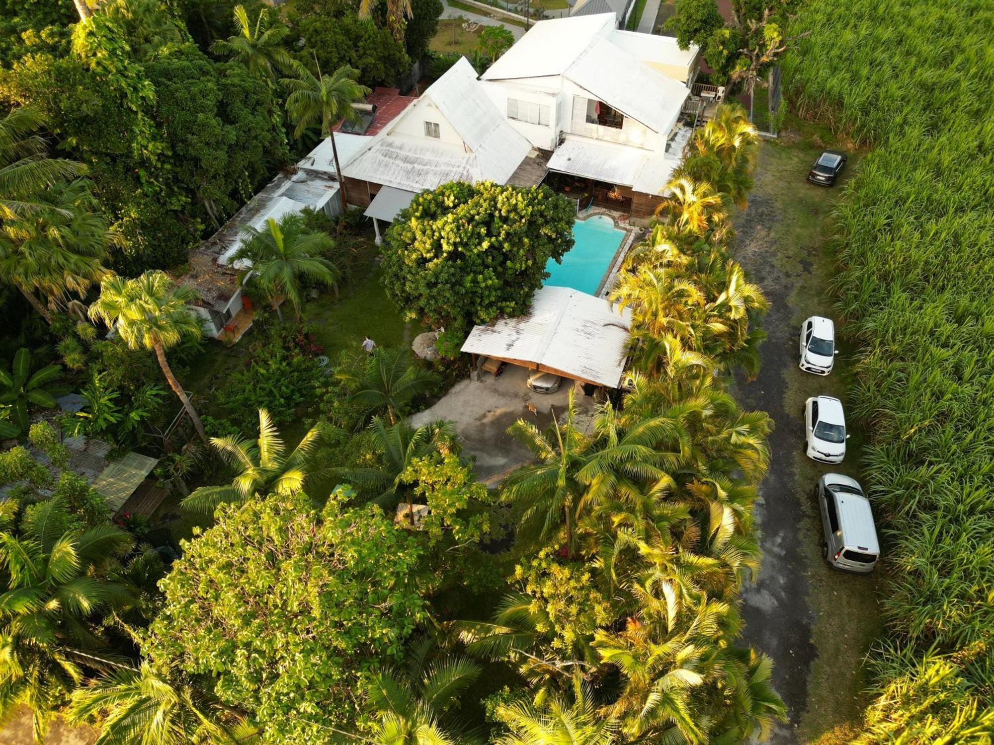 Le Medinilla Bed & Breakfast Bras-Panon Exterior photo